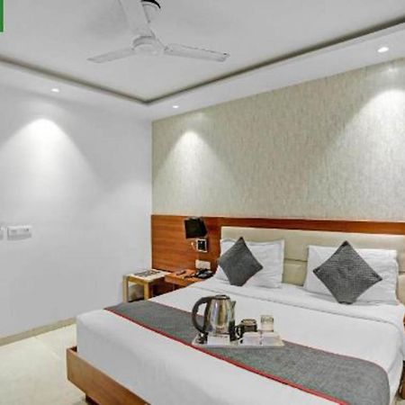 Hôtel Wowstops-Clark Near Delhi Airport à New Delhi Extérieur photo