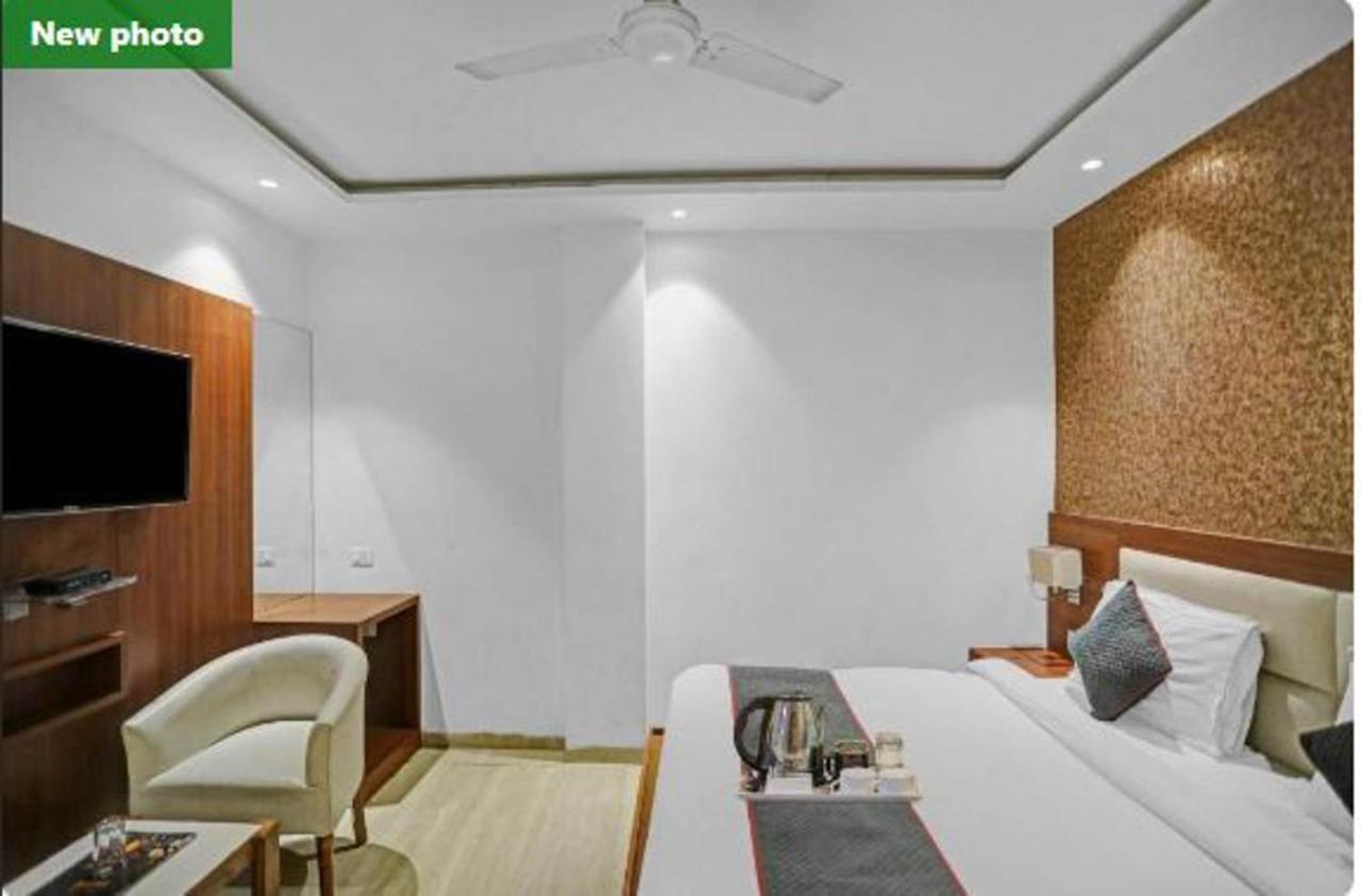 Hôtel Wowstops-Clark Near Delhi Airport à New Delhi Extérieur photo