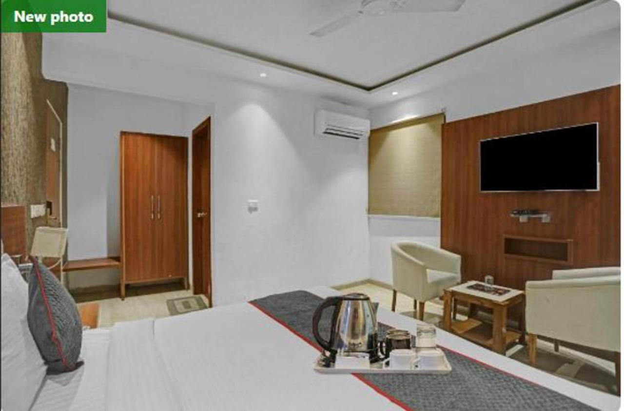 Hôtel Wowstops-Clark Near Delhi Airport à New Delhi Extérieur photo