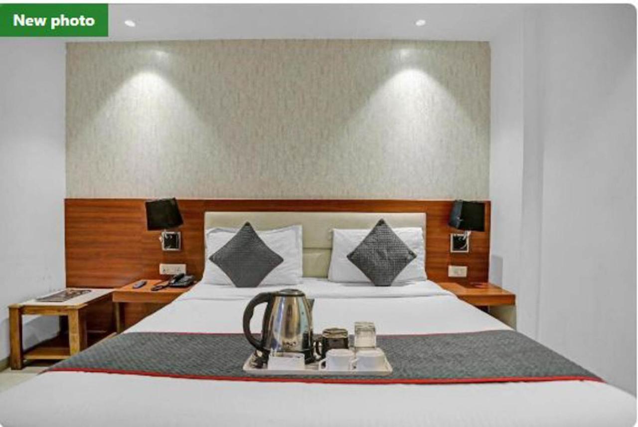 Hôtel Wowstops-Clark Near Delhi Airport à New Delhi Extérieur photo