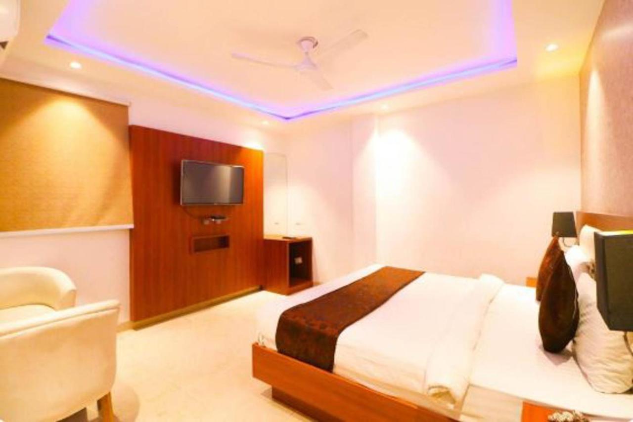 Hôtel Wowstops-Clark Near Delhi Airport à New Delhi Extérieur photo