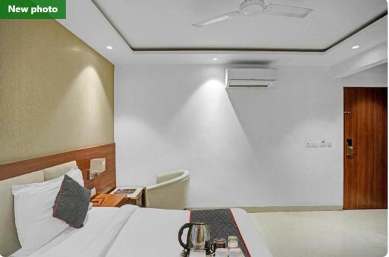 Hôtel Wowstops-Clark Near Delhi Airport à New Delhi Extérieur photo