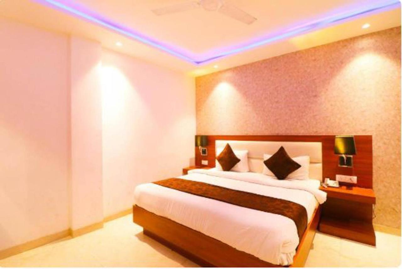 Hôtel Wowstops-Clark Near Delhi Airport à New Delhi Extérieur photo