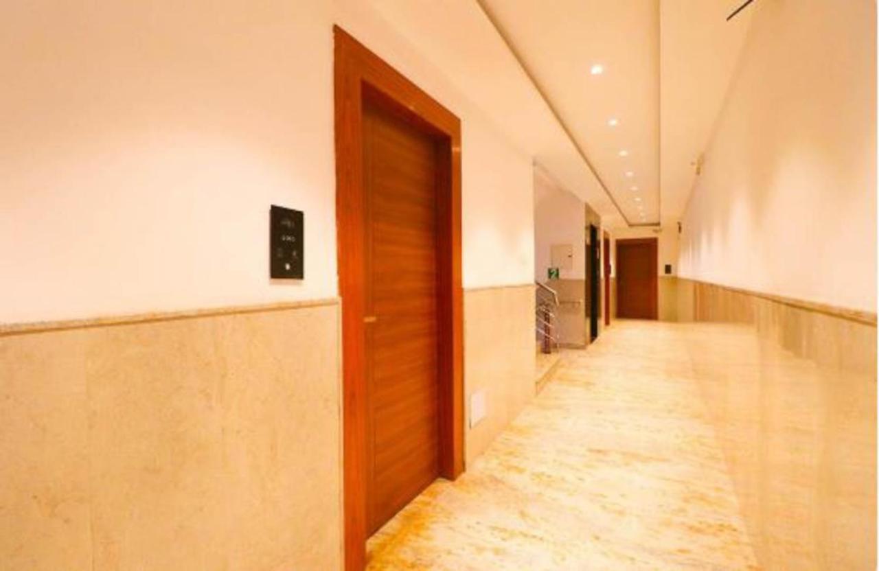 Hôtel Wowstops-Clark Near Delhi Airport à New Delhi Extérieur photo