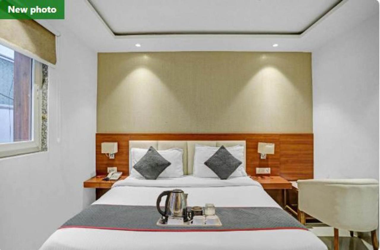 Hôtel Wowstops-Clark Near Delhi Airport à New Delhi Extérieur photo