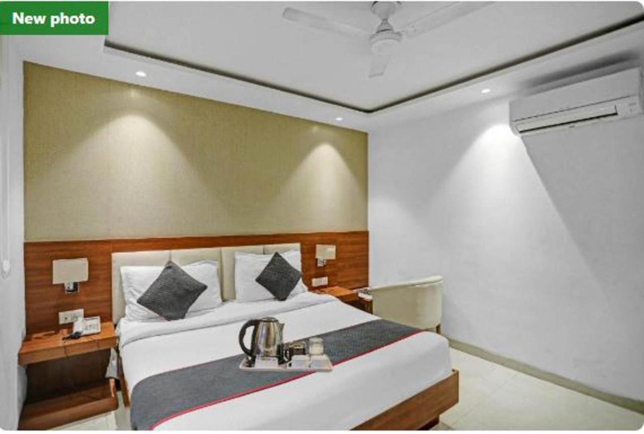 Hôtel Wowstops-Clark Near Delhi Airport à New Delhi Extérieur photo