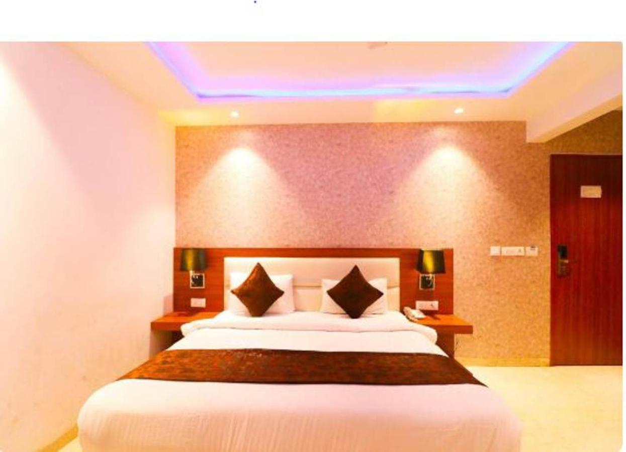 Hôtel Wowstops-Clark Near Delhi Airport à New Delhi Extérieur photo
