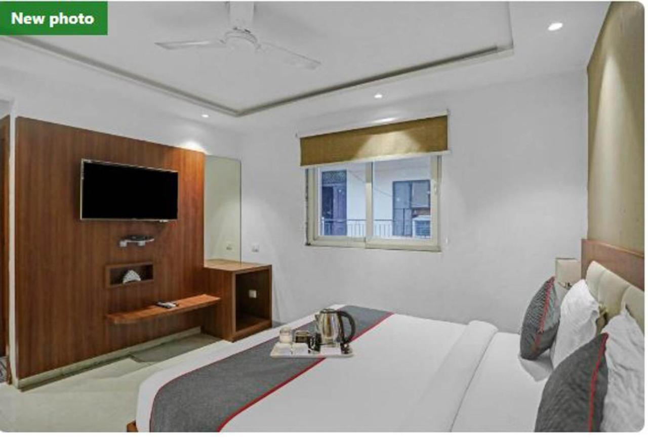 Hôtel Wowstops-Clark Near Delhi Airport à New Delhi Extérieur photo