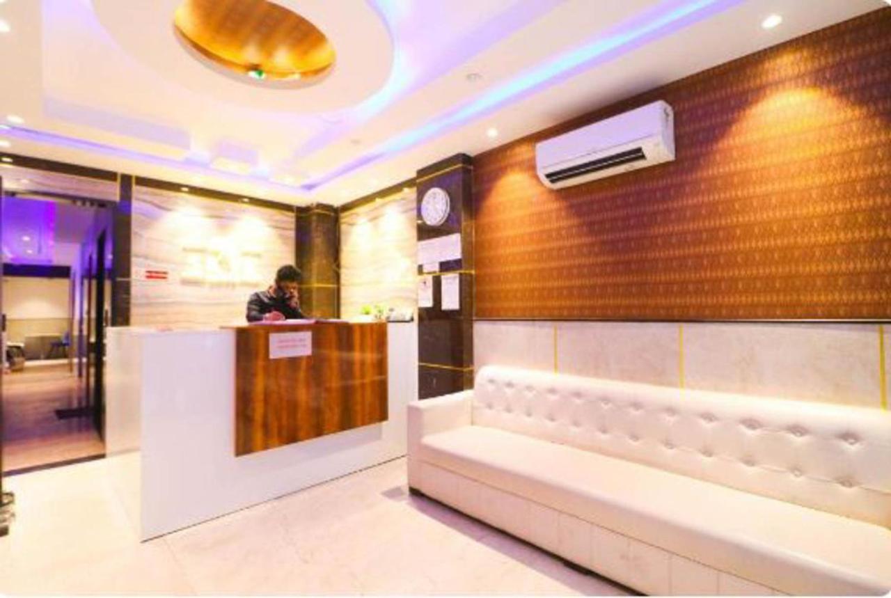 Hôtel Wowstops-Clark Near Delhi Airport à New Delhi Extérieur photo