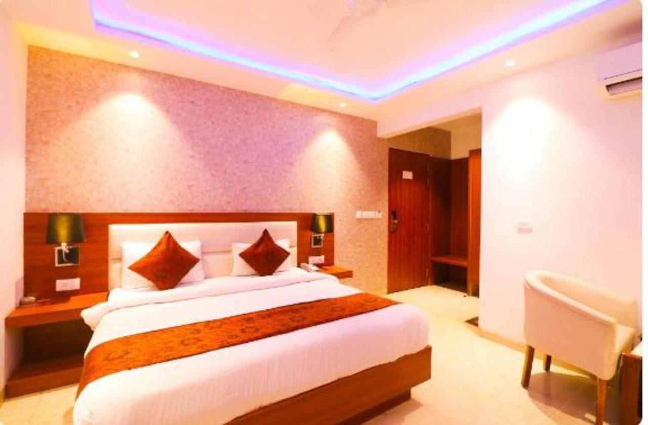 Hôtel Wowstops-Clark Near Delhi Airport à New Delhi Extérieur photo